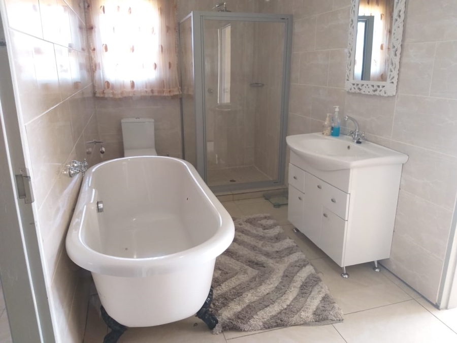 5 Bedroom Property for Sale in Grimbeeck Park North West